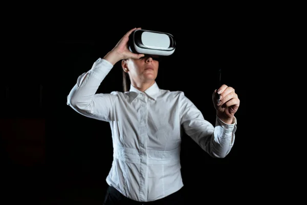 Woman Wearing Virtual Reality Simulator Presenting Modern Technology — Foto Stock