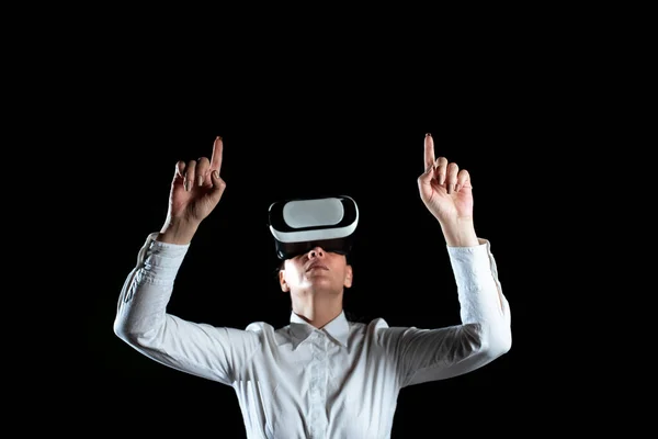 Woman Wearing Virtual Reality Simulator Gesturing Training — Φωτογραφία Αρχείου