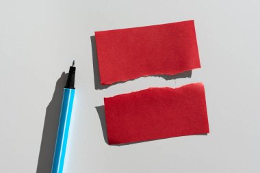 Önemli İletilerin Sunulduğu Yırtık Yapışkan Not.