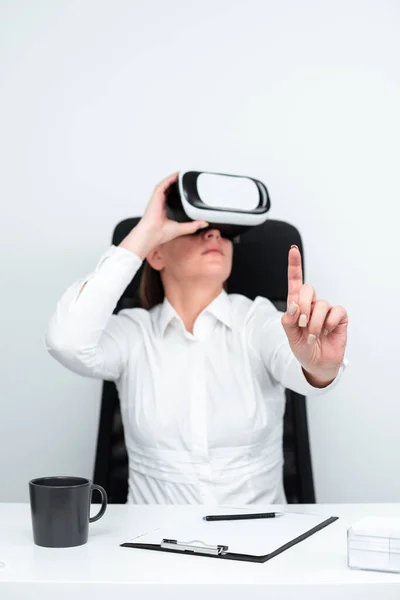Woman Gesturing While Learning Skill Virtual Reality Simulator — Photo