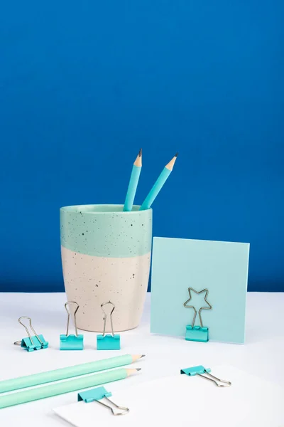 Cup Pencils Paperclips Desk Memo Important News — стокове фото