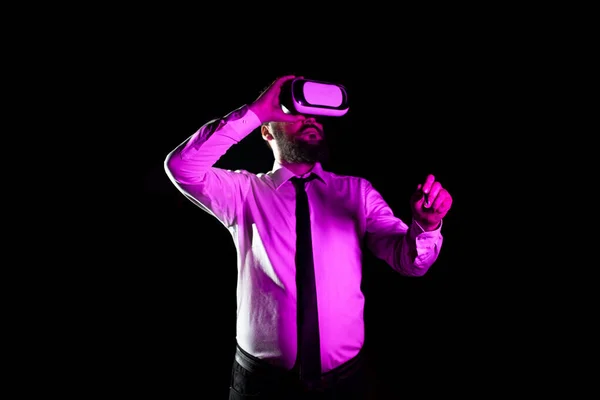 Man Holding Pen Professional Training Virtual Reality — Φωτογραφία Αρχείου