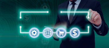 Tablet tutan ve çerçeveye semboller ve önemli fikirlerle işaret eden adam.