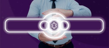 Futuristik Yapboz Parçalı Adam İş Stratejilerini Sunar.