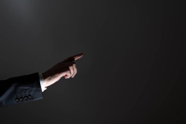 İşadamı Önemli Bilgileri Tek Parmakla Gösteriyor.