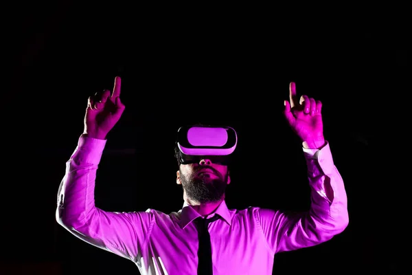 Businessman Using Virtual Reality Simulator Gesturing Training — Fotografia de Stock