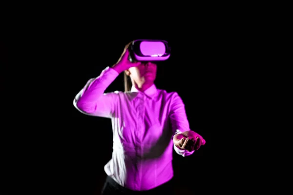Woman Taking Professional Training Virtual Reality Goggles — Fotografia de Stock