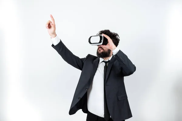 Man Wearing Glasses Pointing Important Messages One Finger — Fotografia de Stock