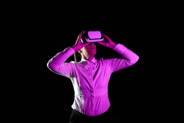Woman Taking Professional Training Virtual Reality Headset — Φωτογραφία Αρχείου