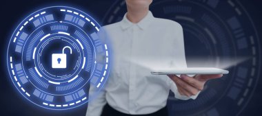 Tabletli Kadın Grafiksel Asma Kilit ve Çember Sunum Stratejileri.