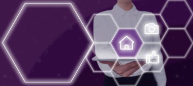 Anasayfası Önemli Bilgiler Veren Kadın.