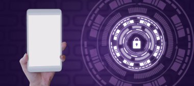 Cep Telefonu Dijital Kilitli Kadın Sunar Ağ Güvenliği.