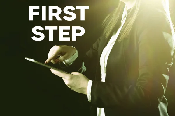 Sign Displaying First Step Concept Meaning Pertaining Start Certain Process — Stockfoto