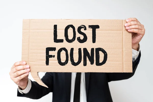 Sign Displaying Lost Found Business Showcase Things Left May Retrieve — Stock fotografie