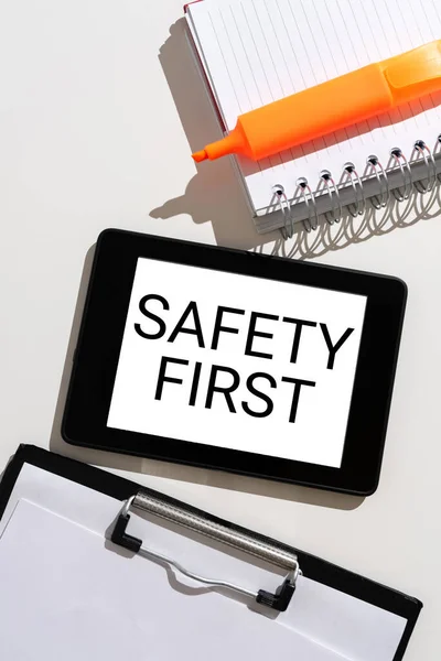 Inspiration Showing Sign Safety First Business Showcase Avoid Any Unnecessary — Stockfoto