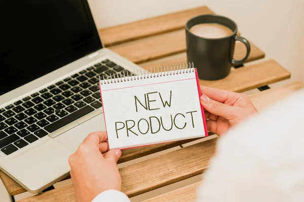 Sign Displaying New Product Business Showcase Goods Services Differ Characteristics — Stockfoto