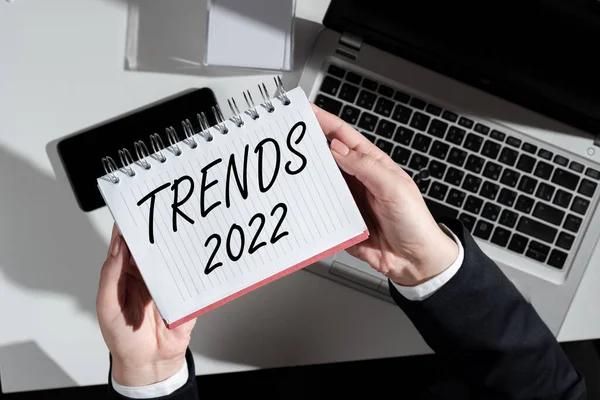 Hand Writing Sign Trends 2022 Business Approach Upcoming Year Prevailing — Stockfoto