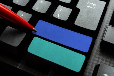 Bilgisayar Klavyesi ve Sembol. İletişim için Bilgi Ortamı.