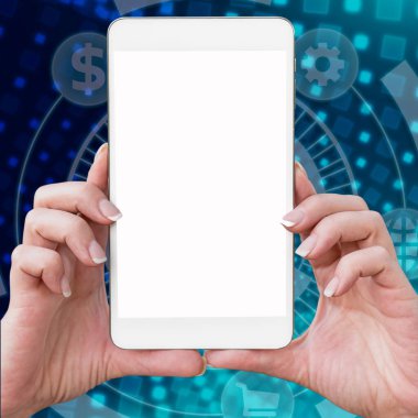 Üzerinde yeni fikirler olan bir cep telefonu ve üzerinde kitaplar olan bir not.