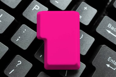 Çevrimiçi arkadaşlarla bağlantı kurmak, internette tanıdıklar edinmek.