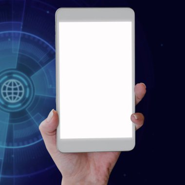 Masada kahve ve klavyeli önemli mesajlı cep telefonu ekranı