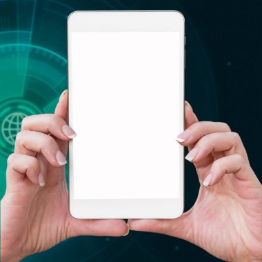 Masada kahve ve klavyeli önemli mesajlı cep telefonu ekranı