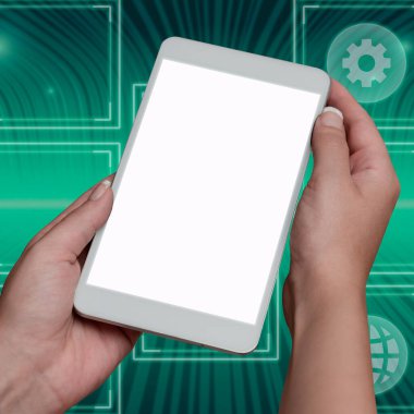 Önemli Mesajlar Cep Telefonu 'nda sunuldu Kitaplara ve Defterlere Yaslanarak.