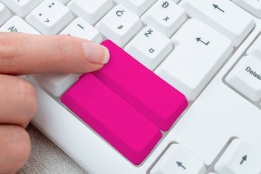 Bilgisayar Klavyesi ve Sembol. İletişim için Bilgi Ortamı.