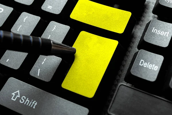 Bilgisayar Klavyesi ve Sembol. İletişim için Bilgi Ortamı.