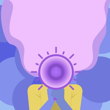 Megafonla Konuşan Kadın Konuşma Baloncuğuyla Duyuru Yapıyor.