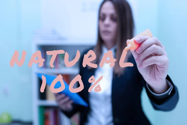 Natural 100 Business Showcase Minimally Procedated Contains Artifative Woman Holding — 스톡 사진