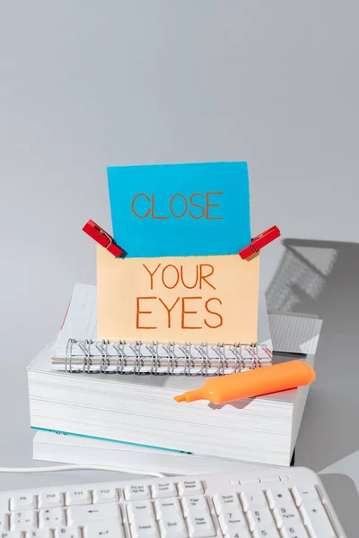 Εννοιολογική Οθόνη Κλείστε Μάτια Σας Word Γράφτηκε Για Καλύψει Μάτια — Φωτογραφία Αρχείου