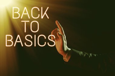 Metin Temel, Kavramsal Fotoğrafa Dönüş Yazısı Temel Temel Şeyleri Temel İşadamı Holding Mobile Phone ve Konuşma Baloncuğunun Fikirlerle Çıkması.