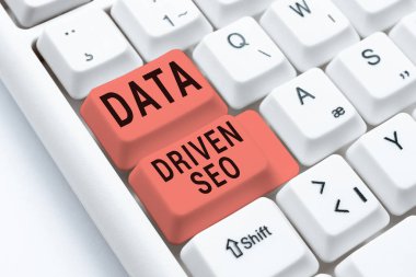 Veri güdümlü Seo, İşletme Fikri Arama Motoru optimizasyon stratejileri web sitesi pazarlama sitesi Önemli İleti Yerleştirilmiş Kesilmiş Konuşma Baloncuğu.