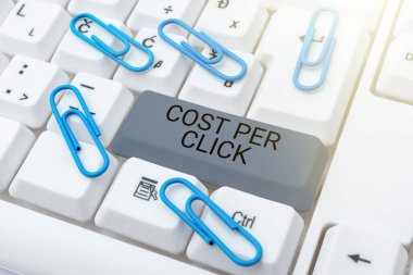 Cost Per Tıklama, Kavram anlamına gelen işaretler. Her biri web sitesine girdiğinde elinde başarılı takım çalışmalarını sembolize eden kalem taşıyan bayan için bir miktar para öde..