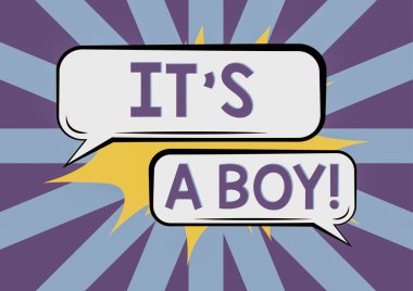 Erkek bir bebeğin mavi renkte bir sürü araba oyuncağı iş kadınının önemli mesajlarla dolu bir konuşma baloncuğu tutmasını beklemek..