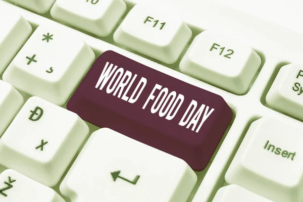 世界粮食日 世界消除饥饿行动日 女企业家拿着装有重要信息的餐具 — 图库照片