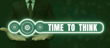 Düşünme, İş Konsepti Bazı şeyleri yeniden gözden geçirme zamanı Tablet ile iş adamı üzerinde kafa yorma zamanı Desen ve Bilgilerdeki dijital S 'yi gösterme zamanı.