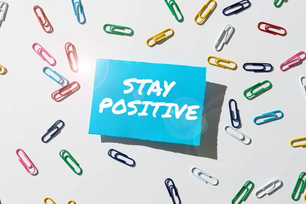 Sinal Texto Mostrando Fique Positivo Foto Conceitual Seja Otimista Motivado — Fotografia de Stock