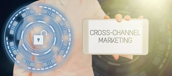 Podpis Tekstowy Prezentujący Cross Channel Marketing Przegląd Biznesowy Angażowanie Się — Zdjęcie stockowe