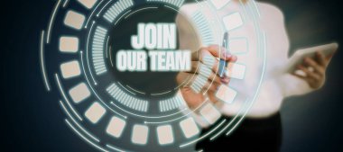 Metin yazma Yazma Ekibimize Katıl, İnternet Konsepti Müttefik Ortaklık Çalışması Biz Yeni Çalışan İşe Alınan İş Kadını Önemli Bilgileri Bir Parmak Bilgisayarda İşaret Ediyor.