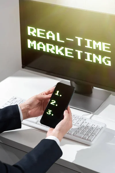 실시간 마케팅 Real Time Marketing 추세에 초점을 전략을 만들어 — 스톡 사진