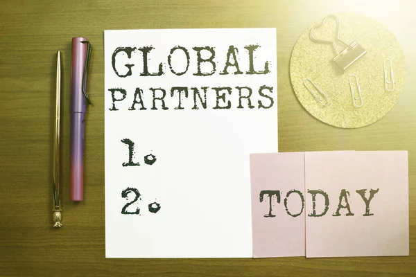 Teken Weergave Global Partnerstwee Meer Bedrijven Uit Verschillende Landen Werken — Stockfoto