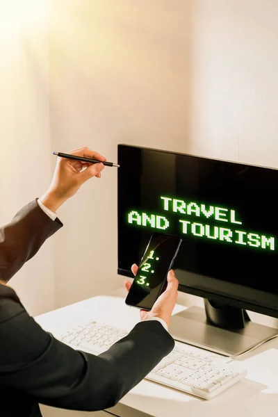 Escrevendo Exibindo Texto Viagens Tourismomovimento Temporário Pessoas Para Destinos Locais — Fotografia de Stock
