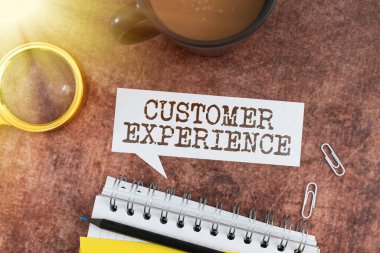 Müşteri ve Kurum Arasındaki Müşteri Deneyimi Etkileşimini gösteren metin işareti, Memnun Müşteri ve Örgüt Arasındaki Kavramsal Fotoğraf Etkileşimi