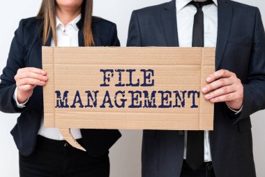 Veri yönetmek için kullanıcı arayüzü sağlayan ilham verici Dosya Yönetimi bilgisayar programını gösteren metin, veri yönetmek için kullanıcı arayüzü sağlayan iş vitrini bilgisayar programı