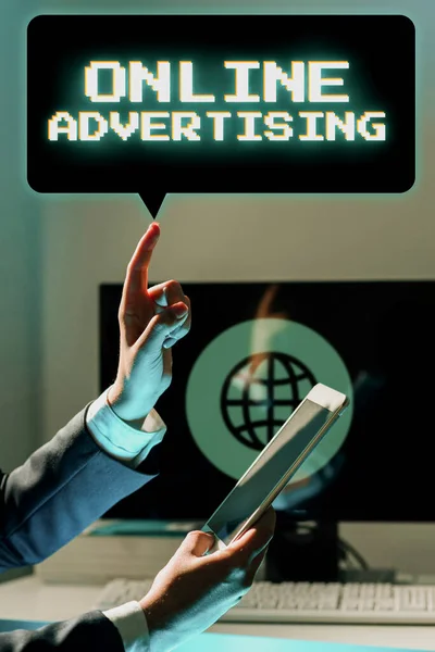 显示在线广告网络营销促销产品和服务的文字标志 商业途径网络营销促销产品和服务的文字标志 — 图库照片