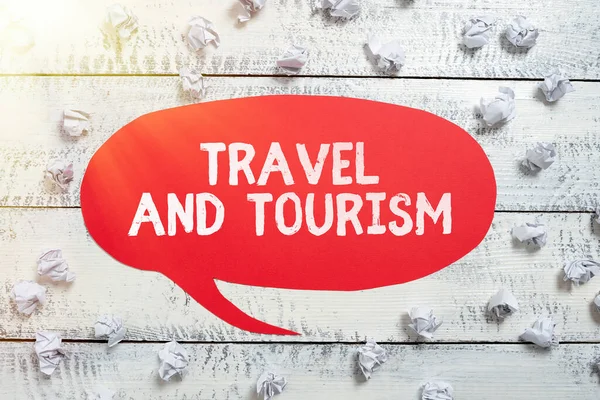 Sinal Exibindo Viagem Tourismtemporary Movimento Pessoas Para Destinos Locais Palavra — Fotografia de Stock
