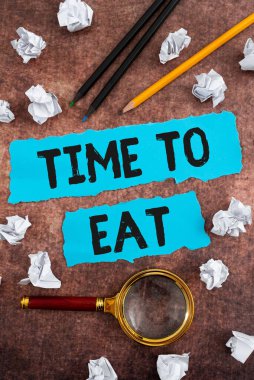 Metin başlığı yemek yeme zamanı, internet konsepti öğle yemeğinin tadını çıkarmak için doğru zaman.
