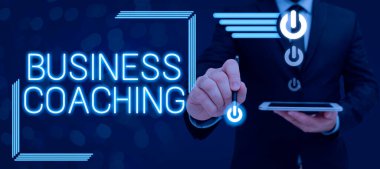 İşletme Koçluğu çalışanlarının bir uzmana danışarak daha aktif hale geldiklerini gösteren tabela, İnternet Konsepti çalışanlarının bir uzmana danışarak daha aktif hale gelmelerine yardımcı oluyor